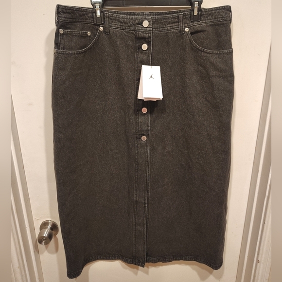 Nike Air Jordan NWT Women's Black Denim Jean High Slit Midi Skirt Sz XL Casual - Picture 1 of 8